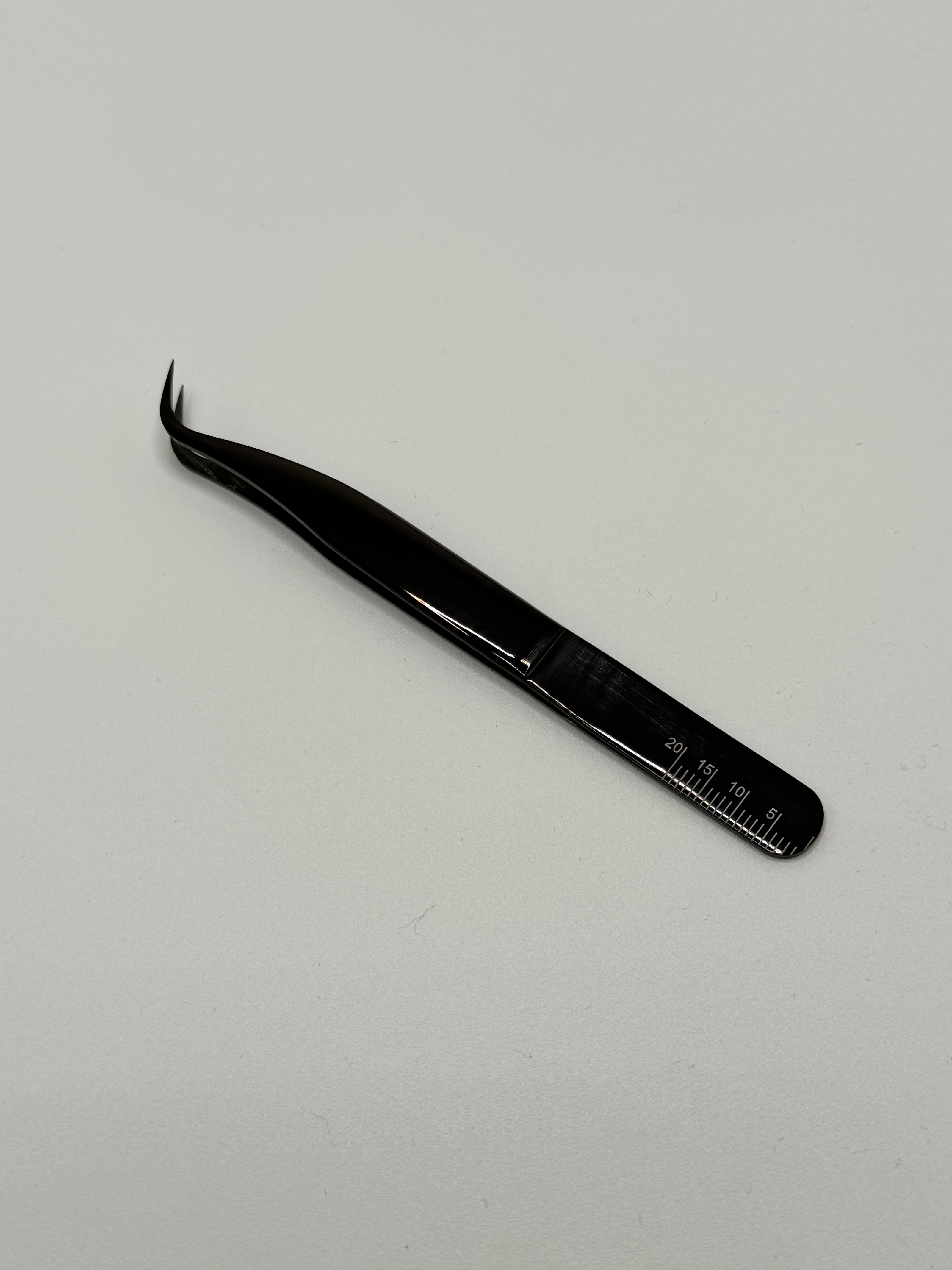 curved volume tweezer