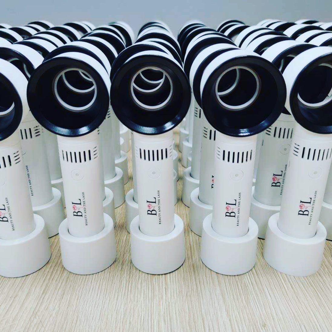 BEAUTY AND THE LASH - blade less lash fan - bkeyelashes