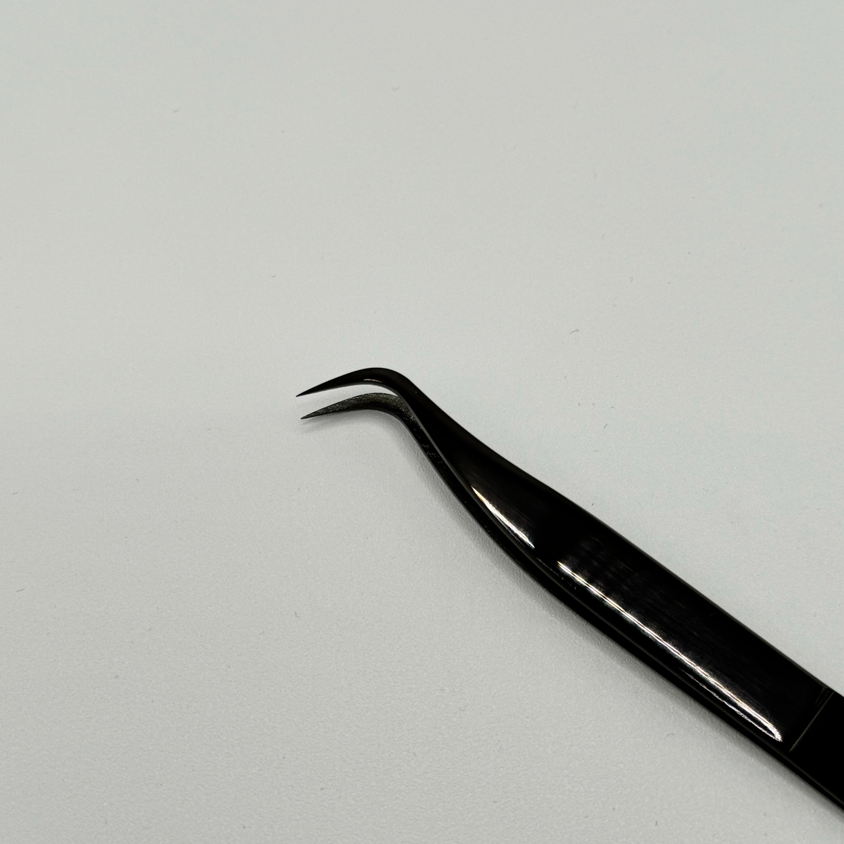 curved volume tweezer
